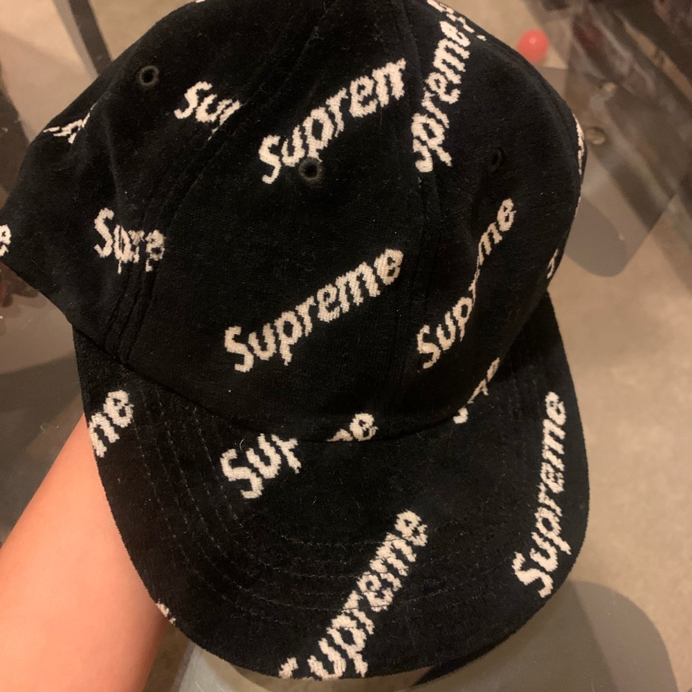 Supreme snapback 🔥